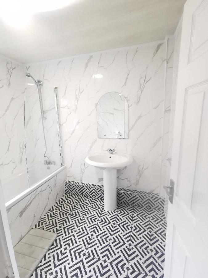 4 Bedrooms, Sleeps 10, Near Lfc & Efc Liverpool Exteriör bild