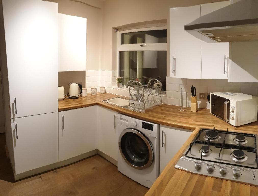 4 Bedrooms, Sleeps 10, Near Lfc & Efc Liverpool Exteriör bild